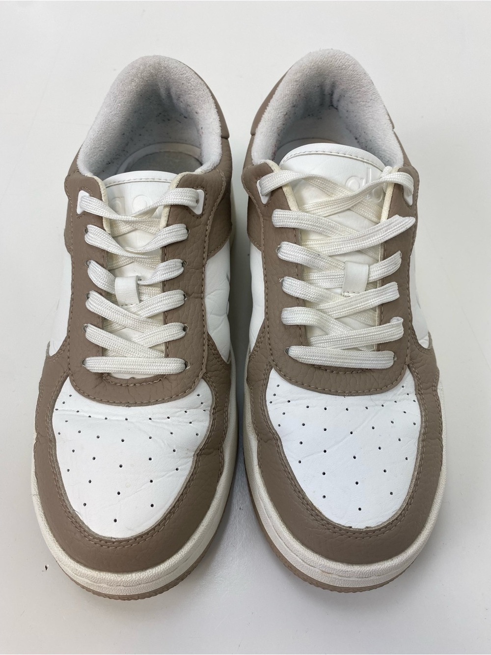 ALO Yoga Women's Low-Top Sneakers in White and Taupe
